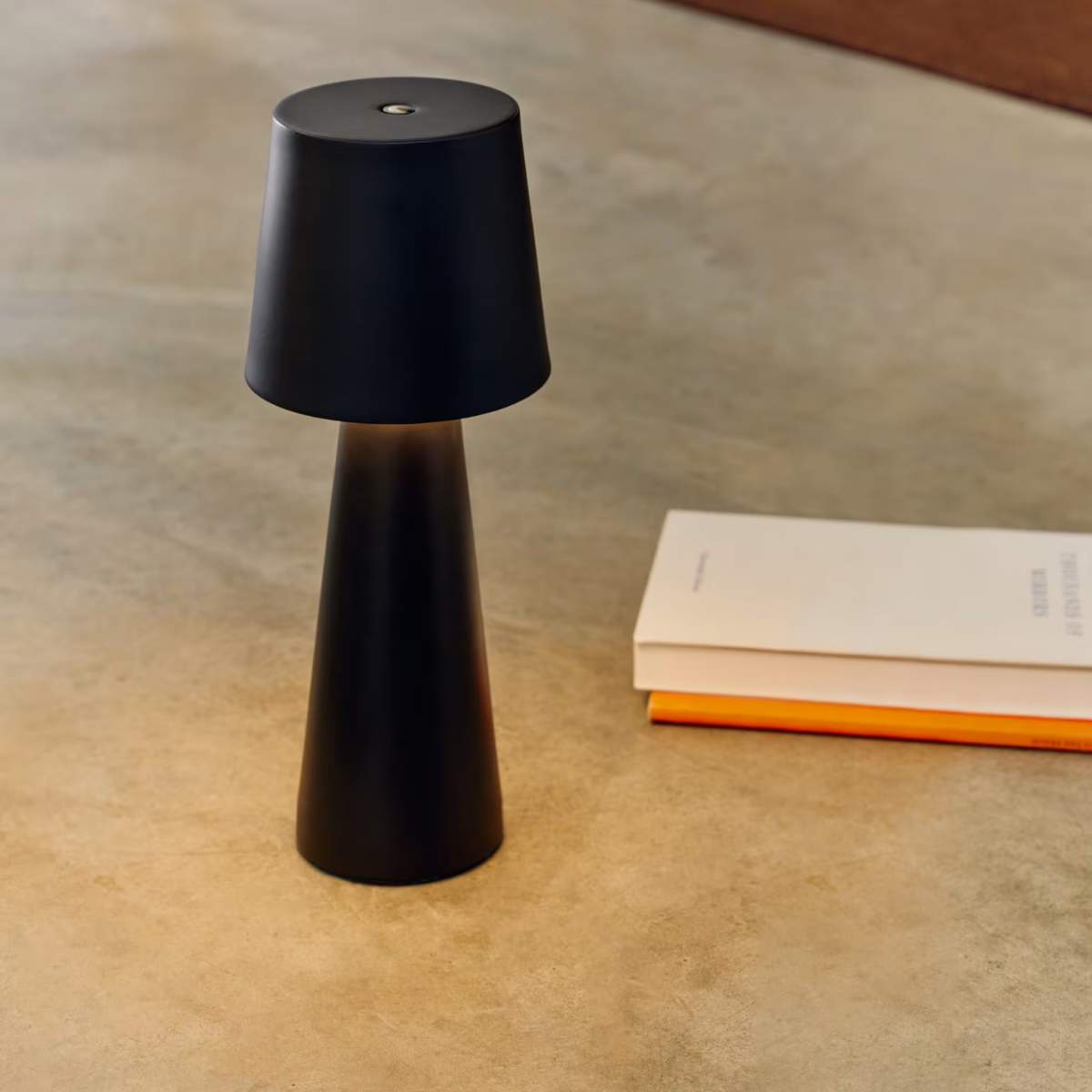 Kave Home Arenys small table lamp in metal with a shiny silver finish