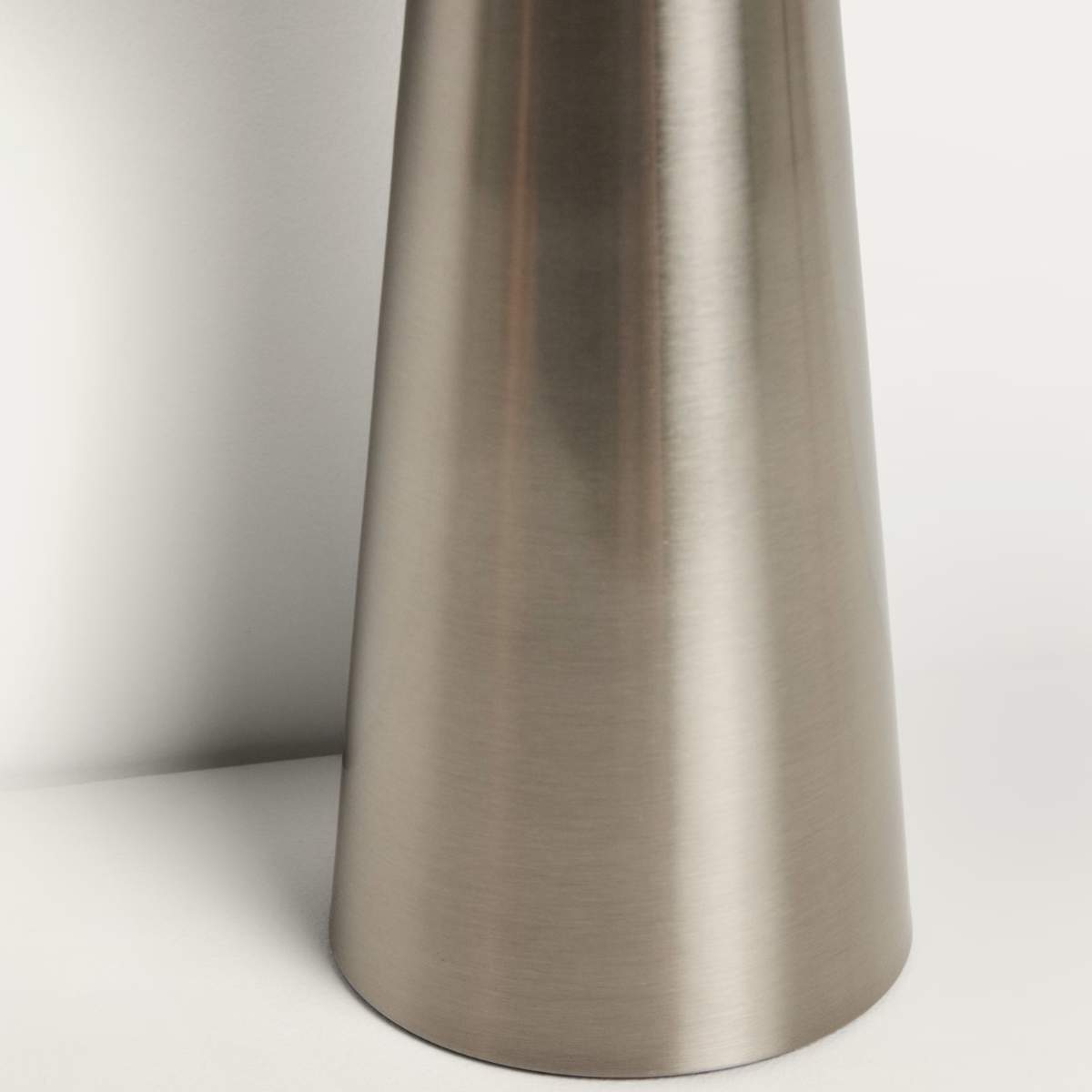 Kave Home Arenys large table lamp in metal with a shiny silver finish