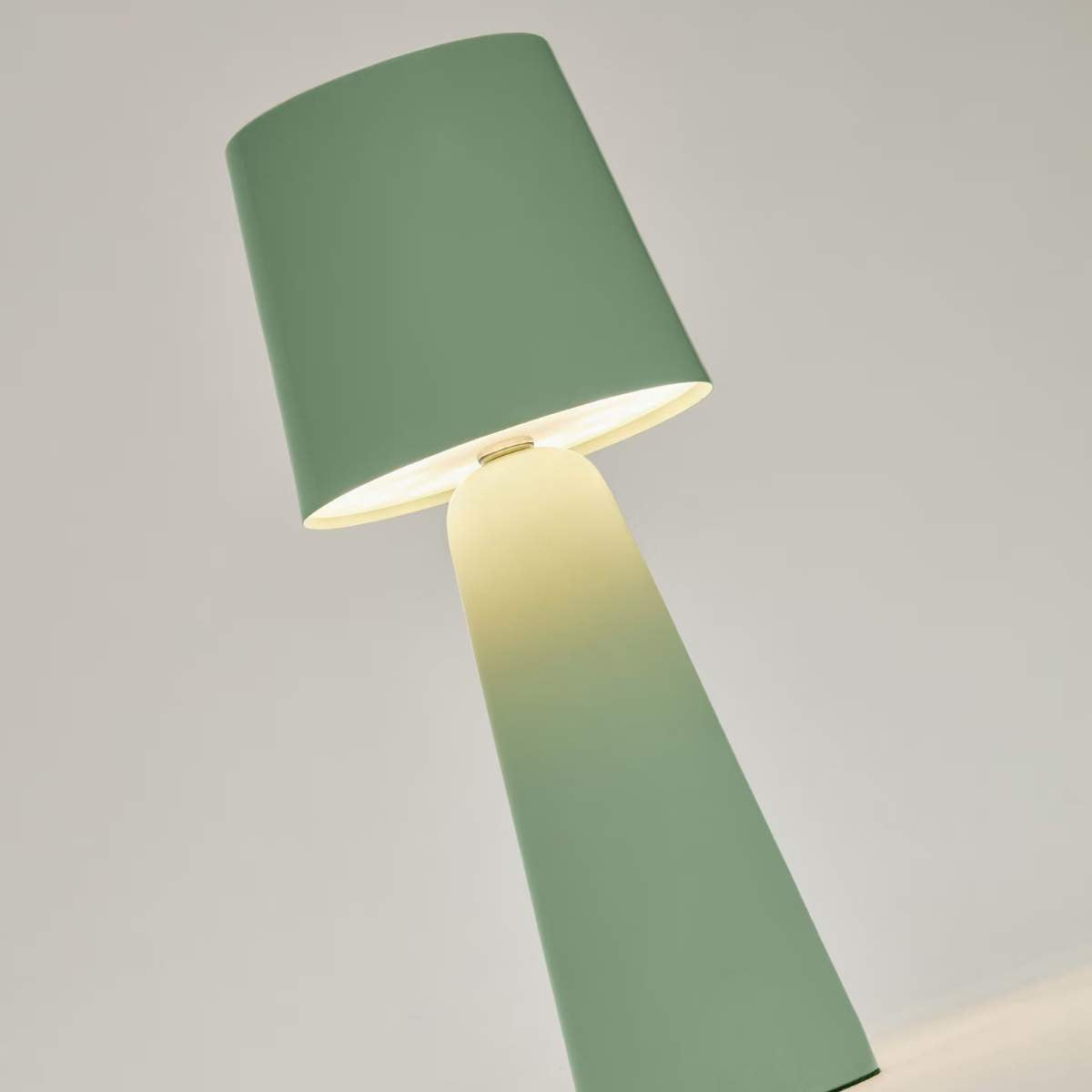 Kave Home Arenys small table lamp in metal with a shiny silver finish