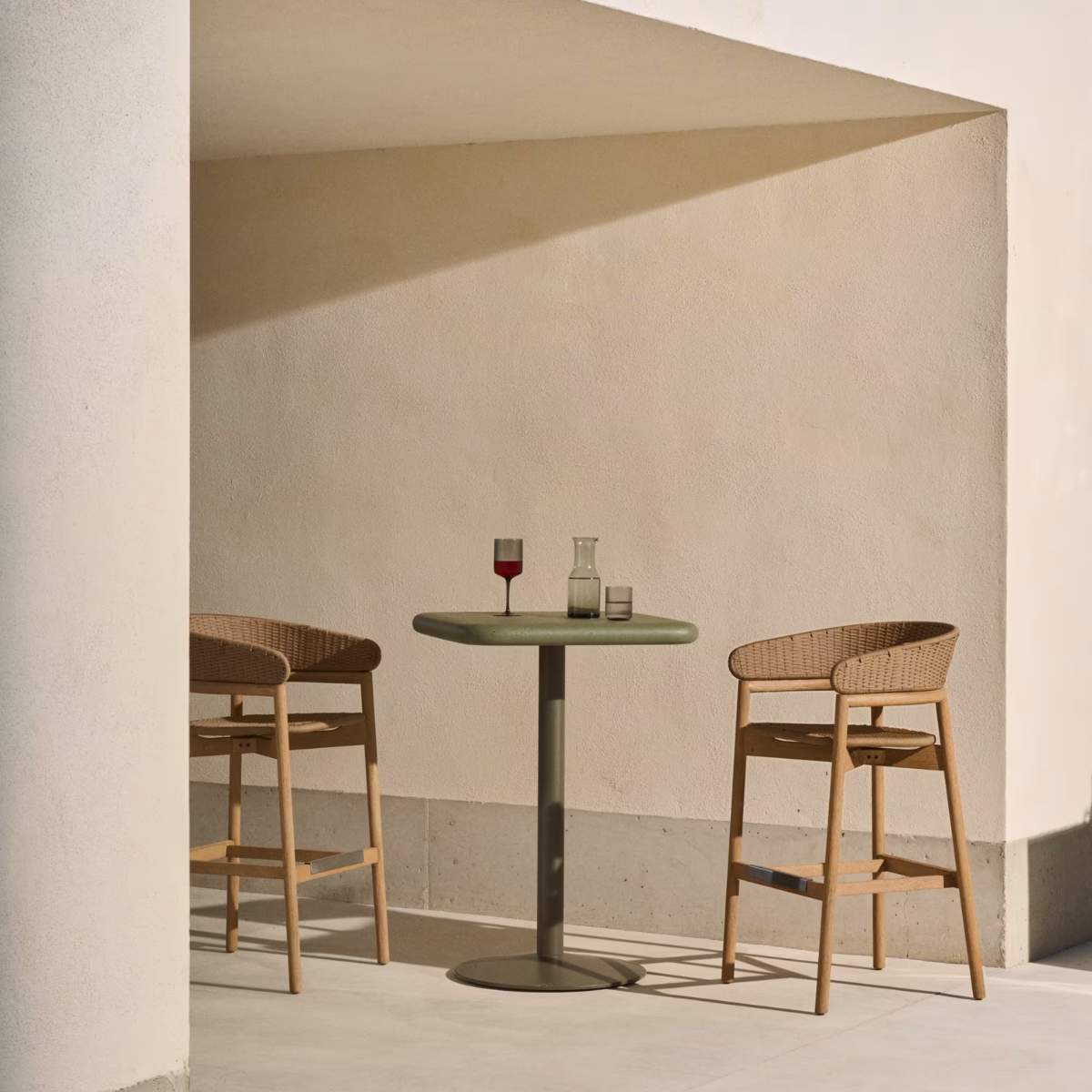 Kave Home Arinella stool in FSC 100% solid acacia wood with natural finish and beige rope cord 75cm
