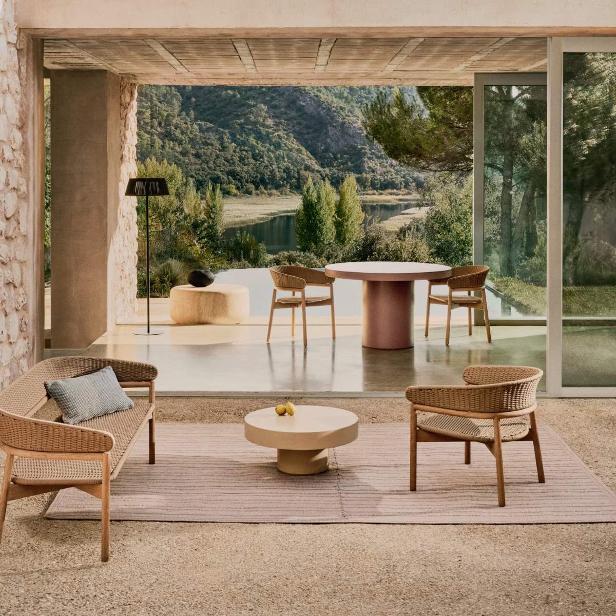 Kave Home Arinella chair in FSC 100% solid acacia wood with natural finish and beige rope cord