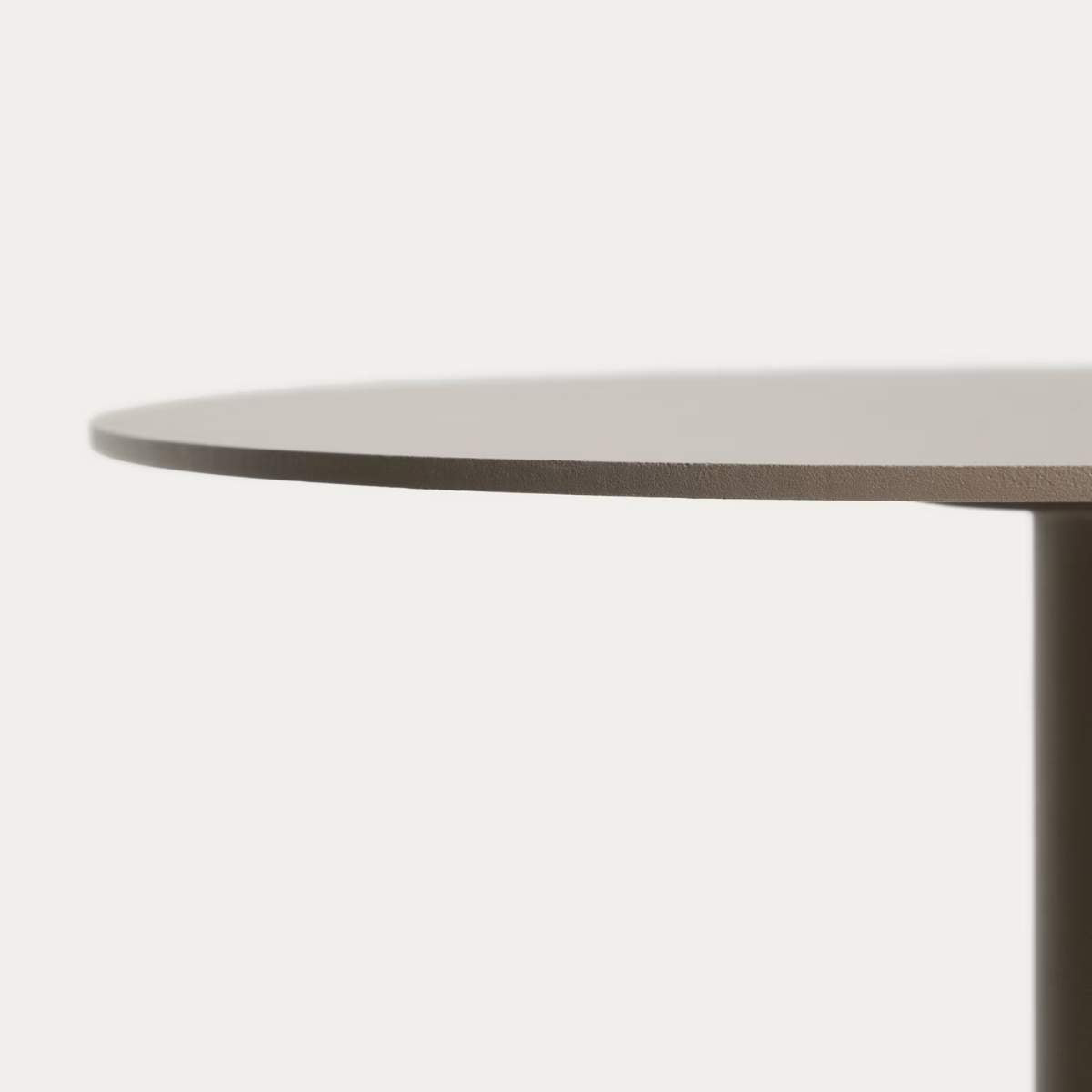 Kave Home Asinara beige aluminium side table Ø40cm