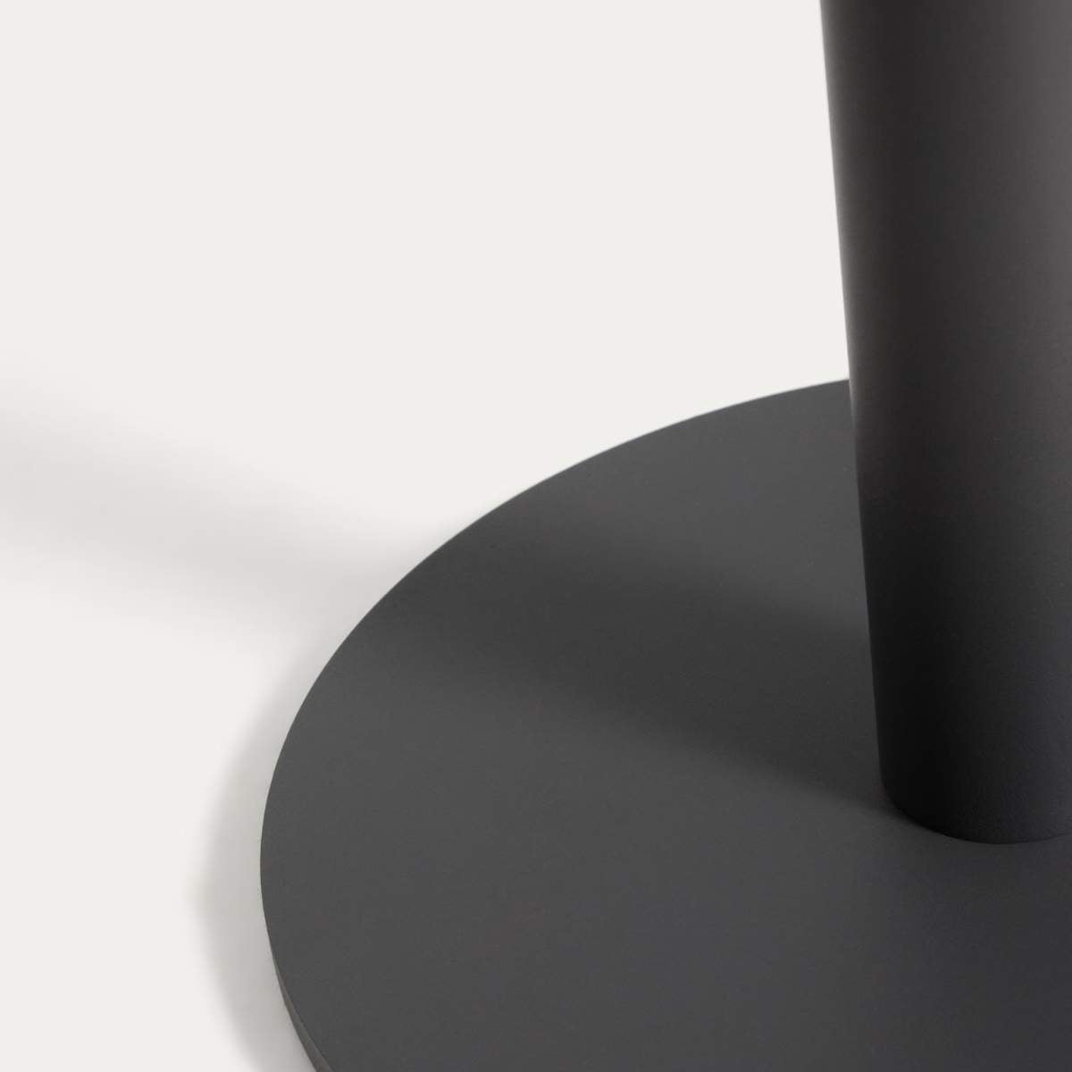 Kave Home Asinara beige aluminium side table Ø40cm