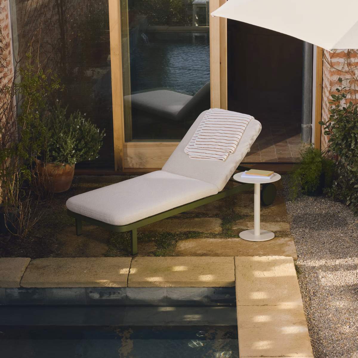 Kave Home Asinara beige aluminium side table Ø40cm