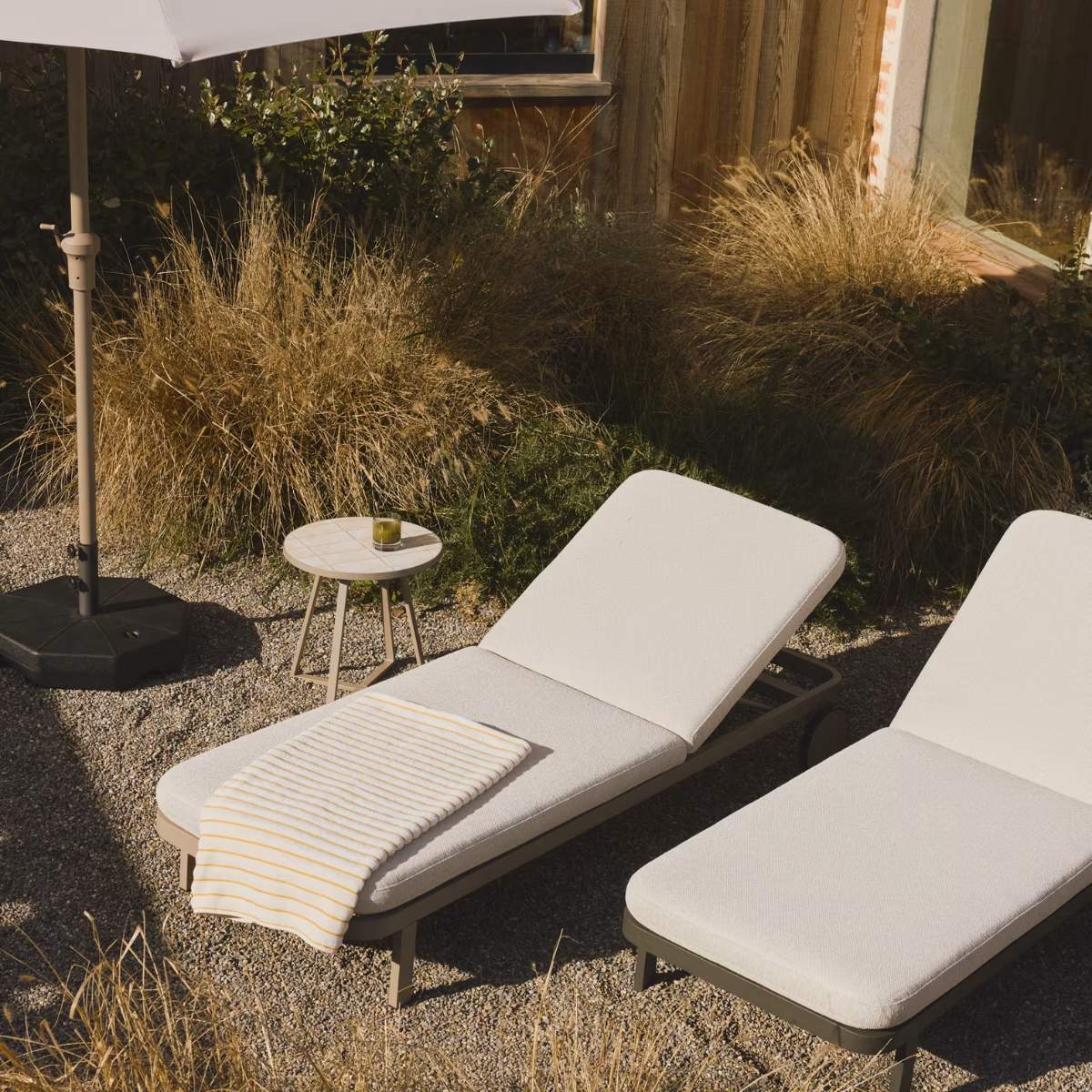 Kave Home Asinara beige aluminium side table Ø40cm