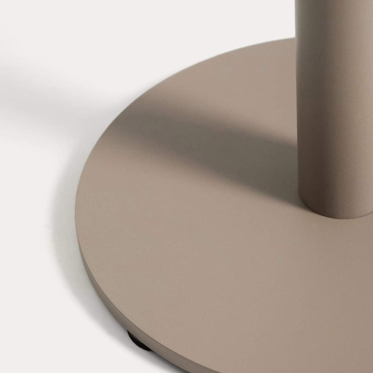 Kave Home Asinara beige aluminium side table Ø40cm