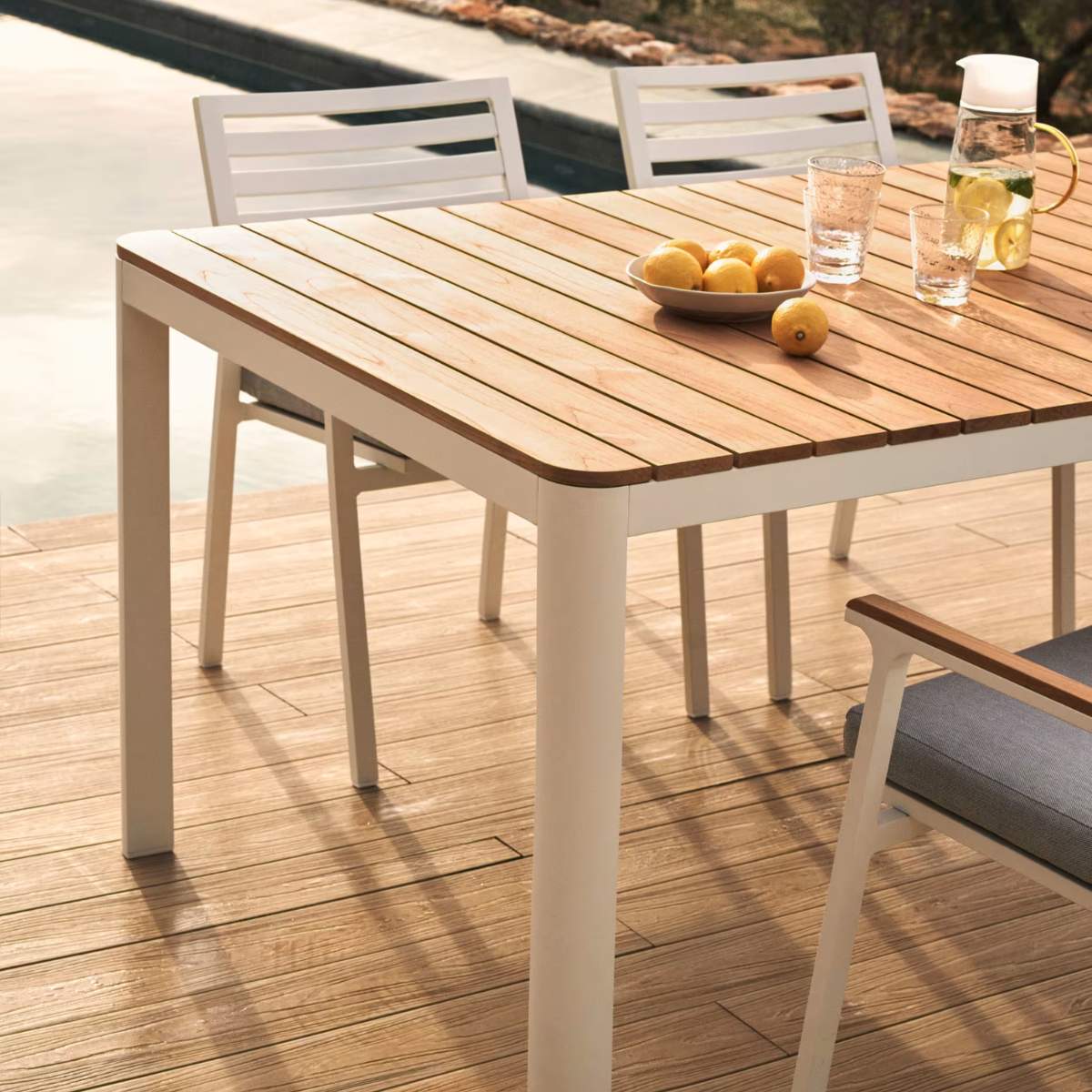 Kave Home Bona aluminium and solid teak table, 100% outdoor suitable with white finish, 160 x 90 cm
