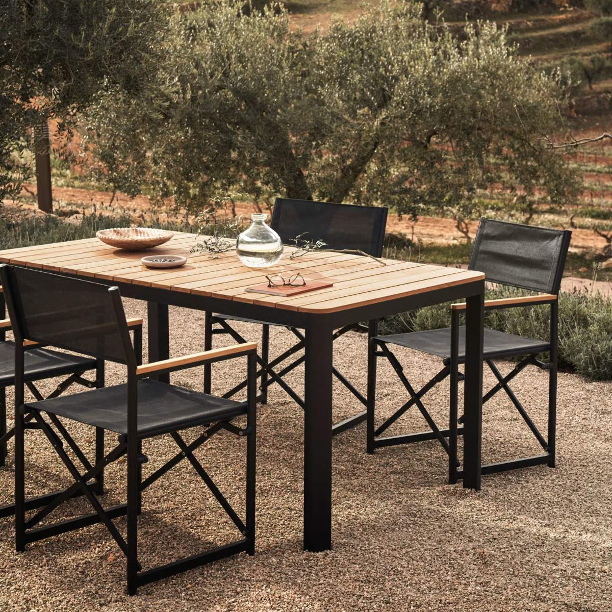 Kave Home Bona aluminium and solid teak table, 100% outdoor suitable with black finish, 160 x 90 cm