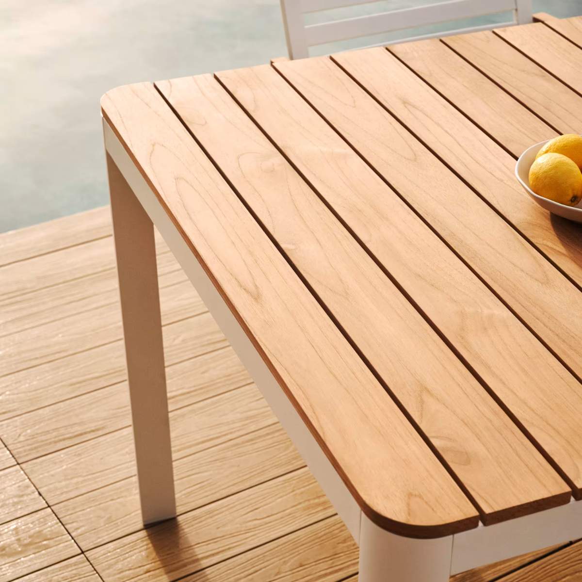 Kave Home Bona aluminium and solid teak table, 100% outdoor suitable with white finish, 160 x 90 cm