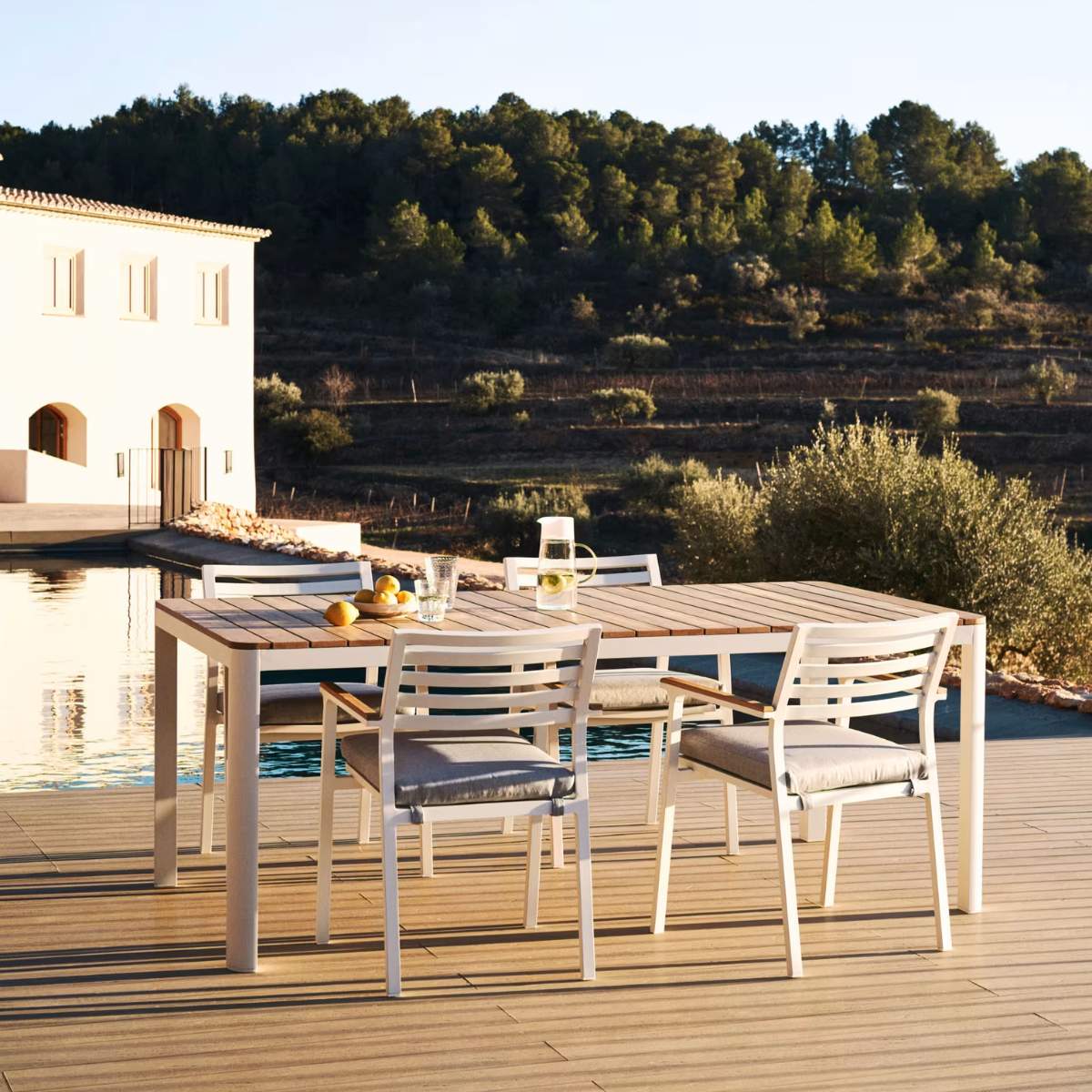 Kave Home Bona aluminium and solid teak table, 100% outdoor suitable with white finish, 160 x 90 cm