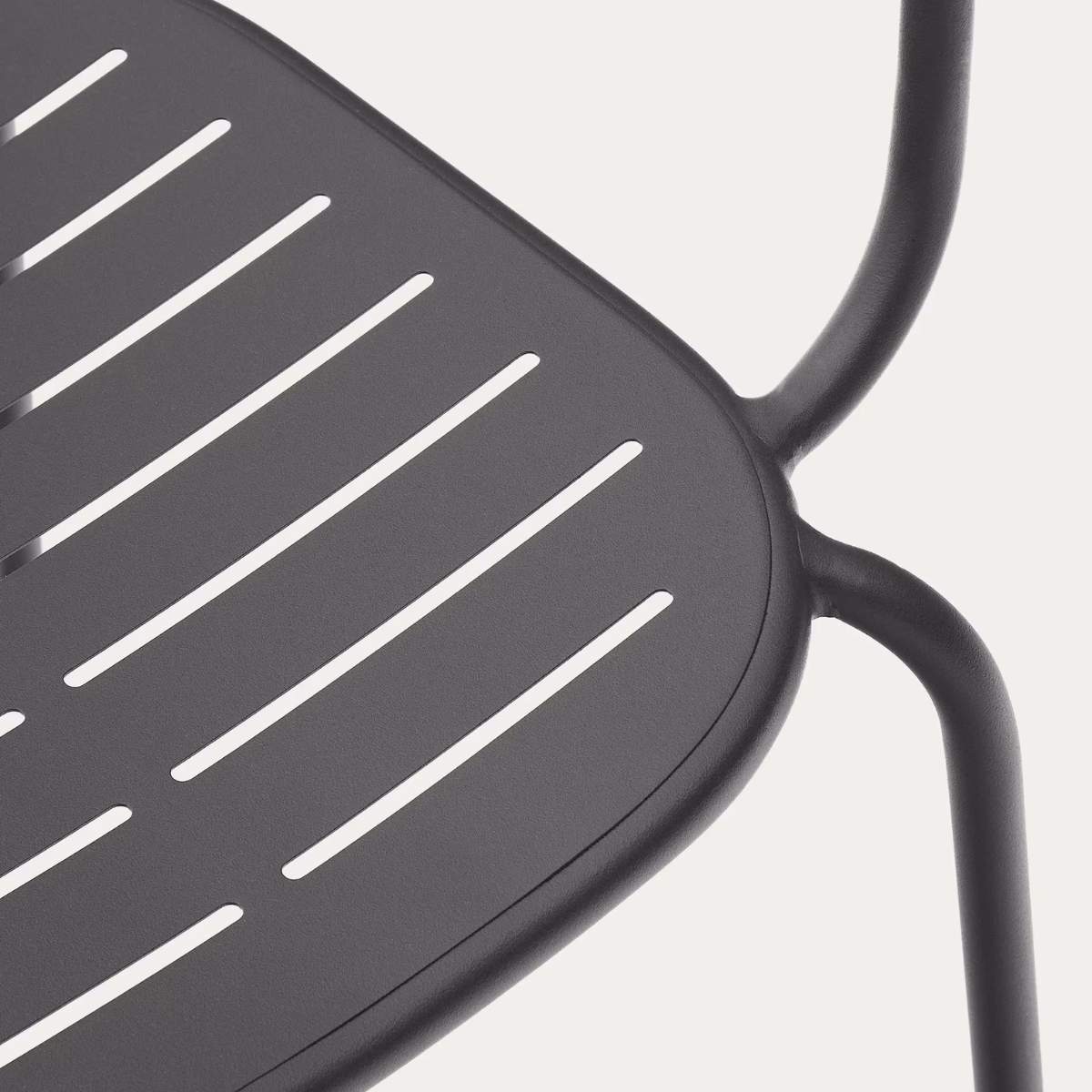 Kave Home Brai stackable outdoor chair with armrests in taupe galvanised steel