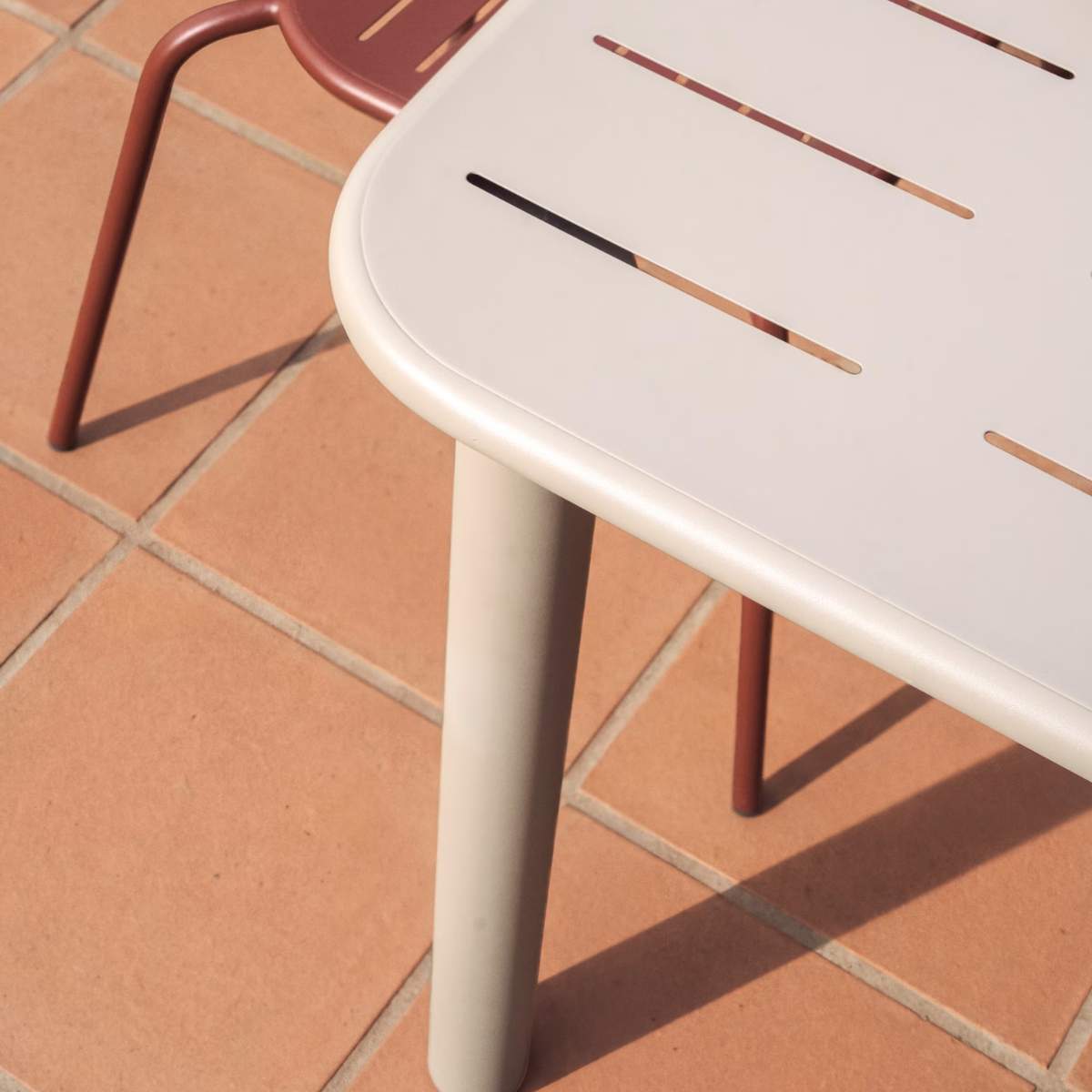 Kave Home Brai outdoor table in taupe galvanised steel 180 x 90cm