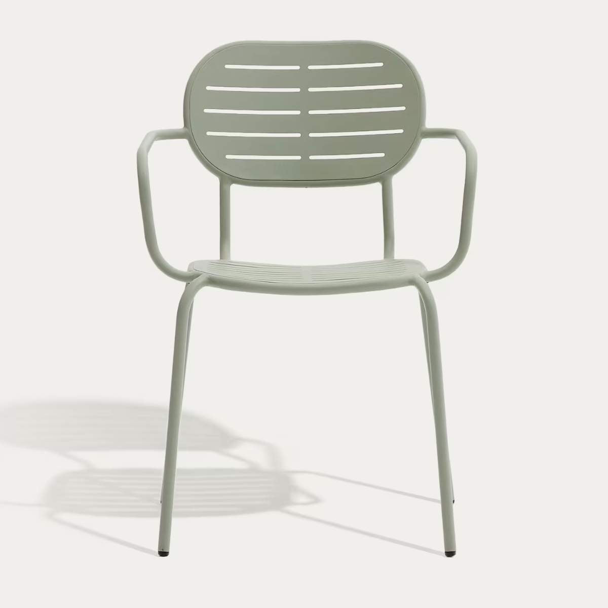 Kave Home Brai stackable outdoor chair with armrests in taupe galvanised steel
