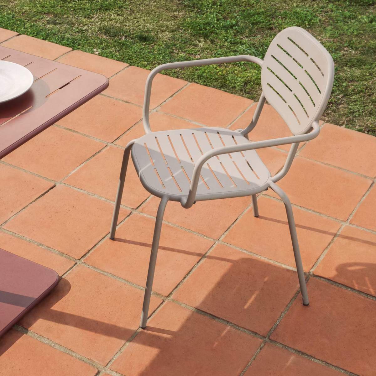 Kave Home Brai stackable outdoor chair with armrests in taupe galvanised steel