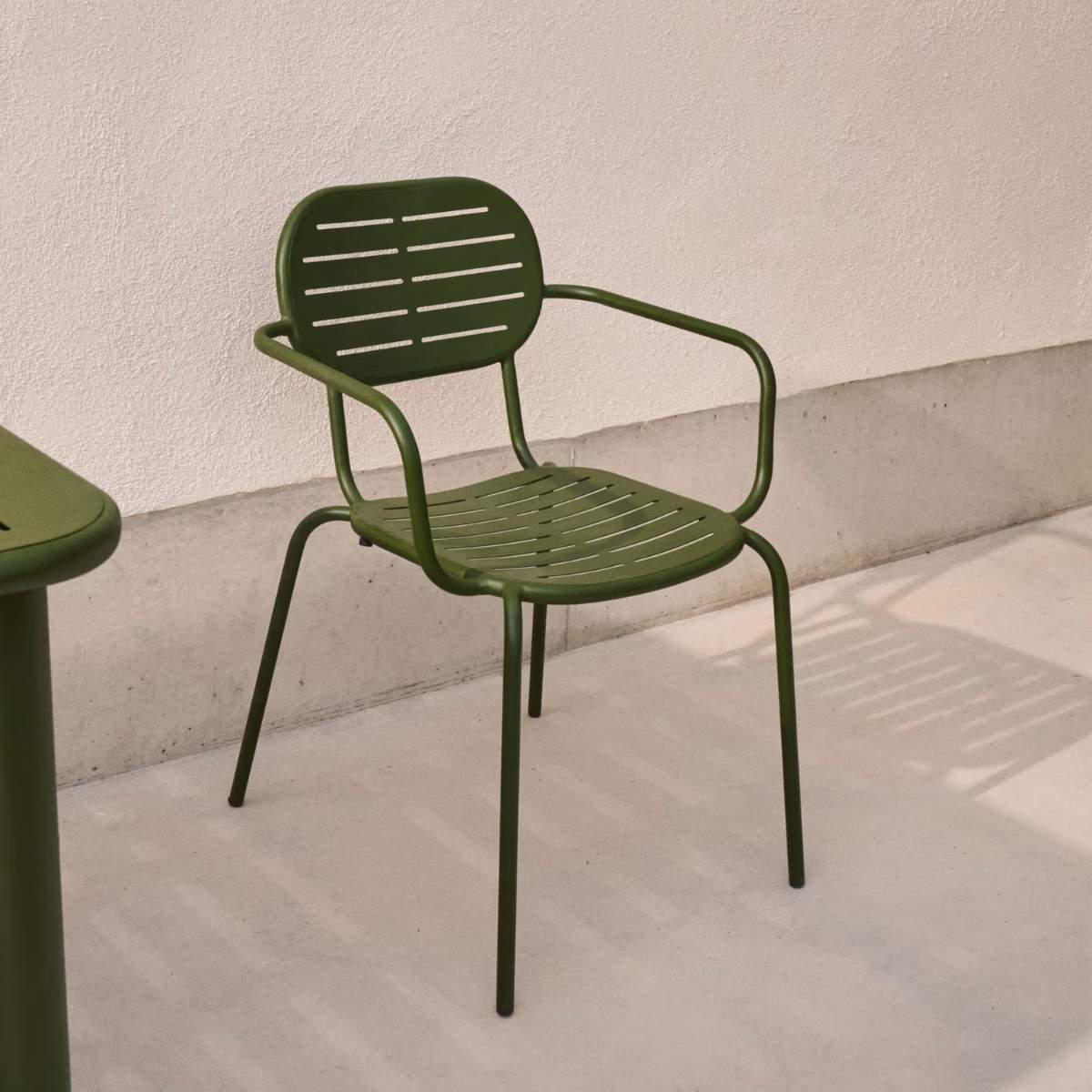 Kave Home Brai stackable outdoor chair with armrests in taupe galvanised steel
