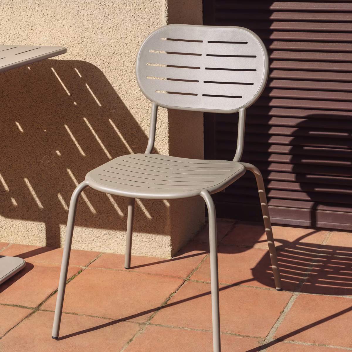 Kave Home Brai stackable outdoor chair in burgundy galvanised steel