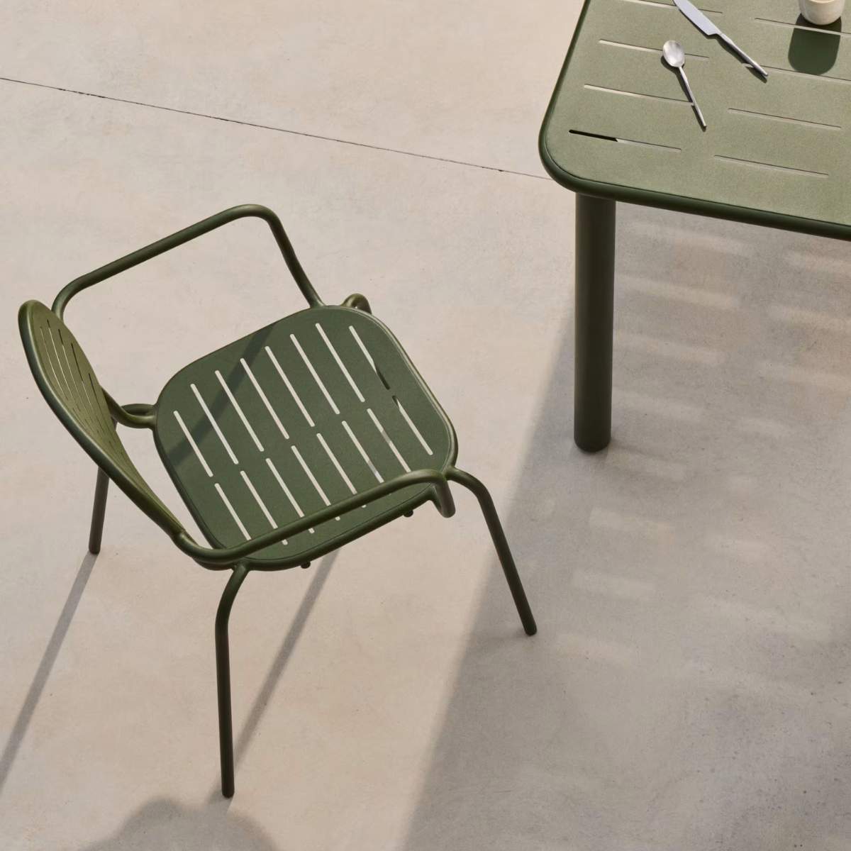 Kave Home Brai stackable outdoor chair with armrests in taupe galvanised steel