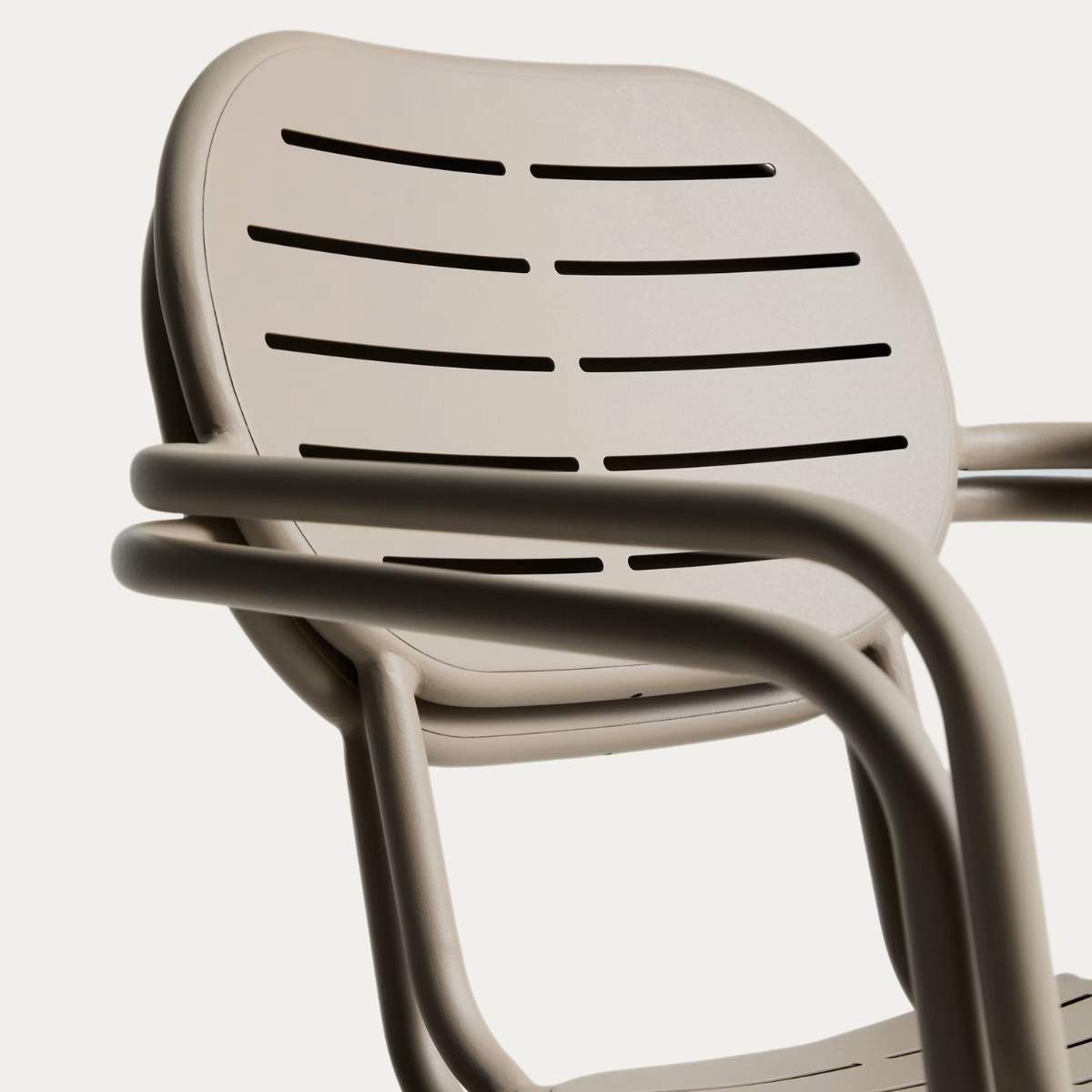 Kave Home Brai stackable outdoor chair with armrests in taupe galvanised steel