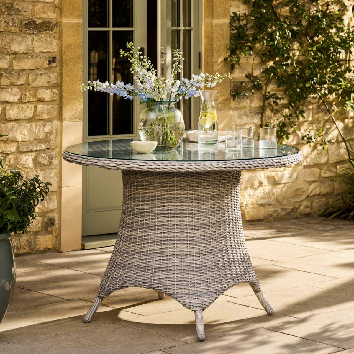 Garden Trading Brayford Round Dining Set Small Light Grey