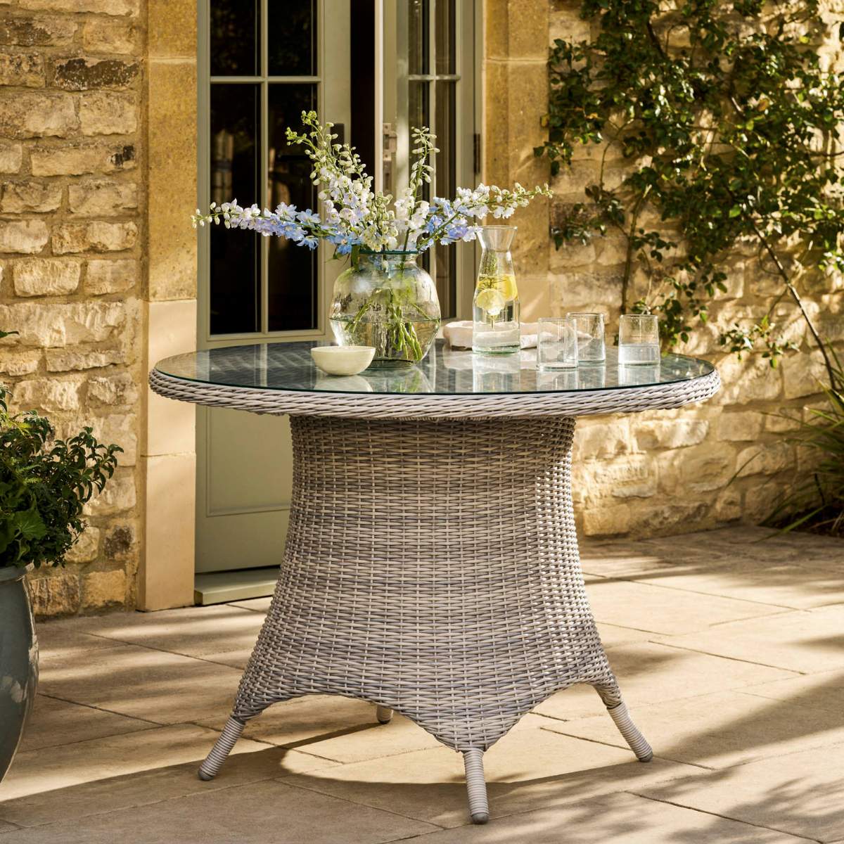 Garden Trading Brayford Round Dining Set Small Light Grey