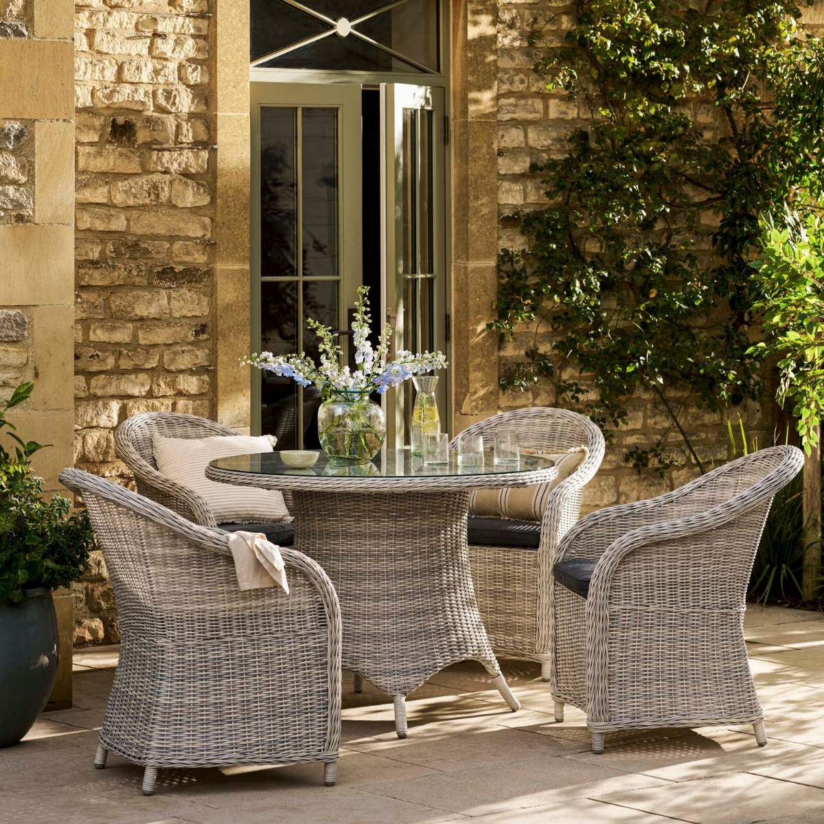 Garden Trading Brayford Round Dining Set Small Light Grey