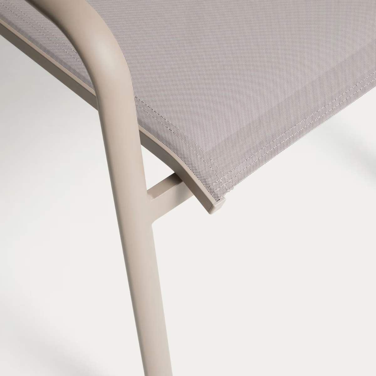 Kave Home Set with Brela extendable table in ecru aluminium and 6 Luri chairs in ecru aluminium and beige texteline 205(287)x100cm