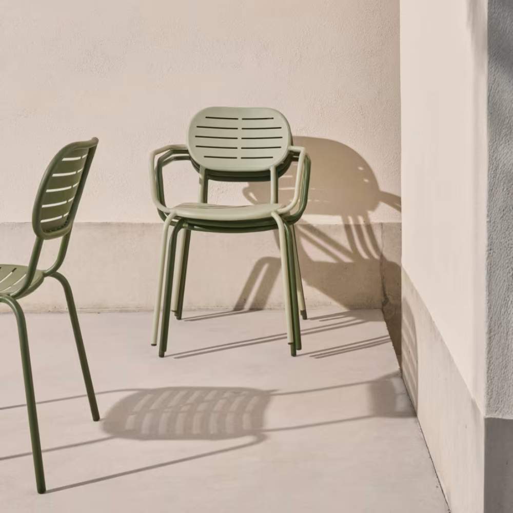 Kave Home Brai Stackable Outdoor Chair with Armrests – Green Galvanized Steel