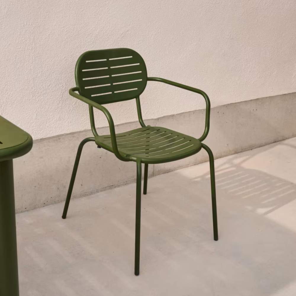 Kave Home Brai Stackable Outdoor Chair with Armrests – Green Galvanized Steel