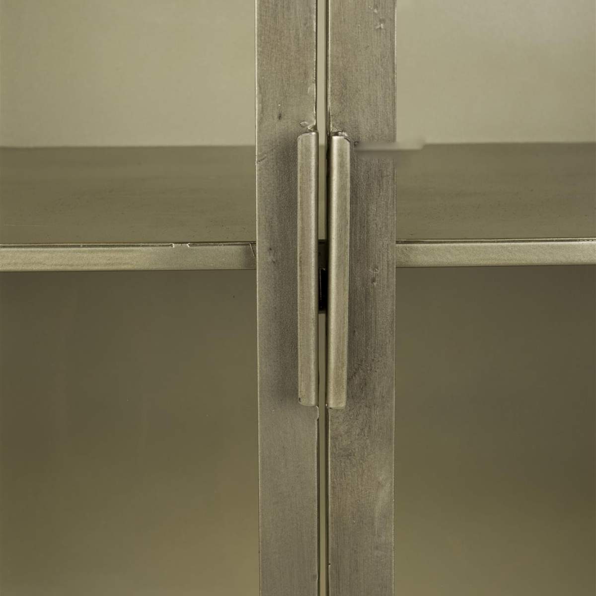 Dutch Bone Cabinet Monviso