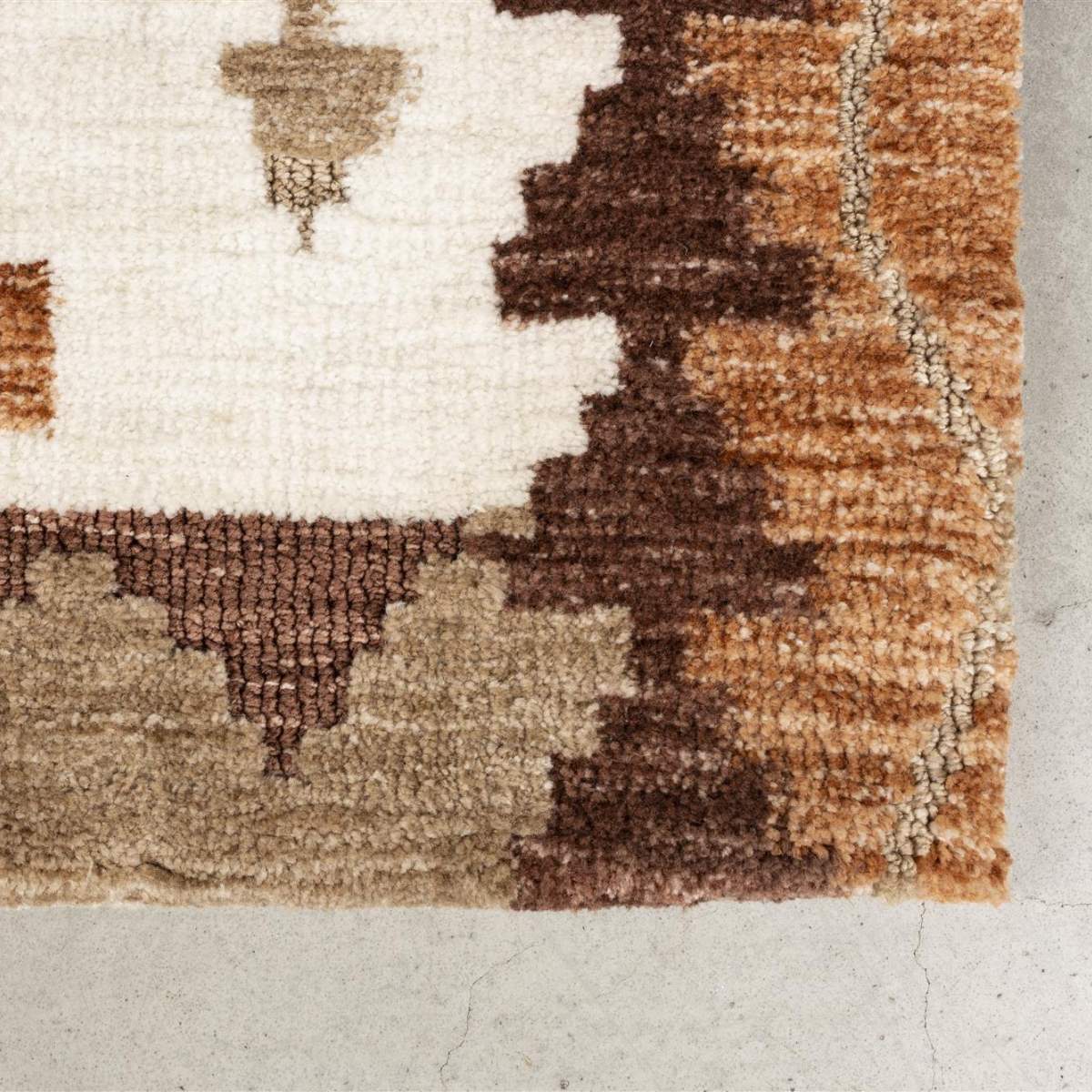 Dutch Bone Carpet Maron