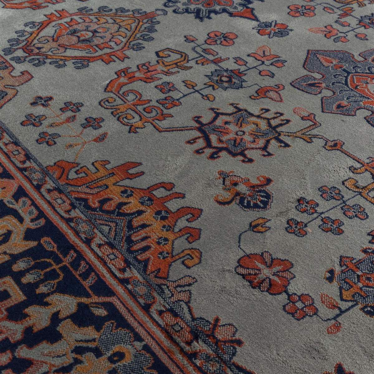 White Label Living Carpet Raz