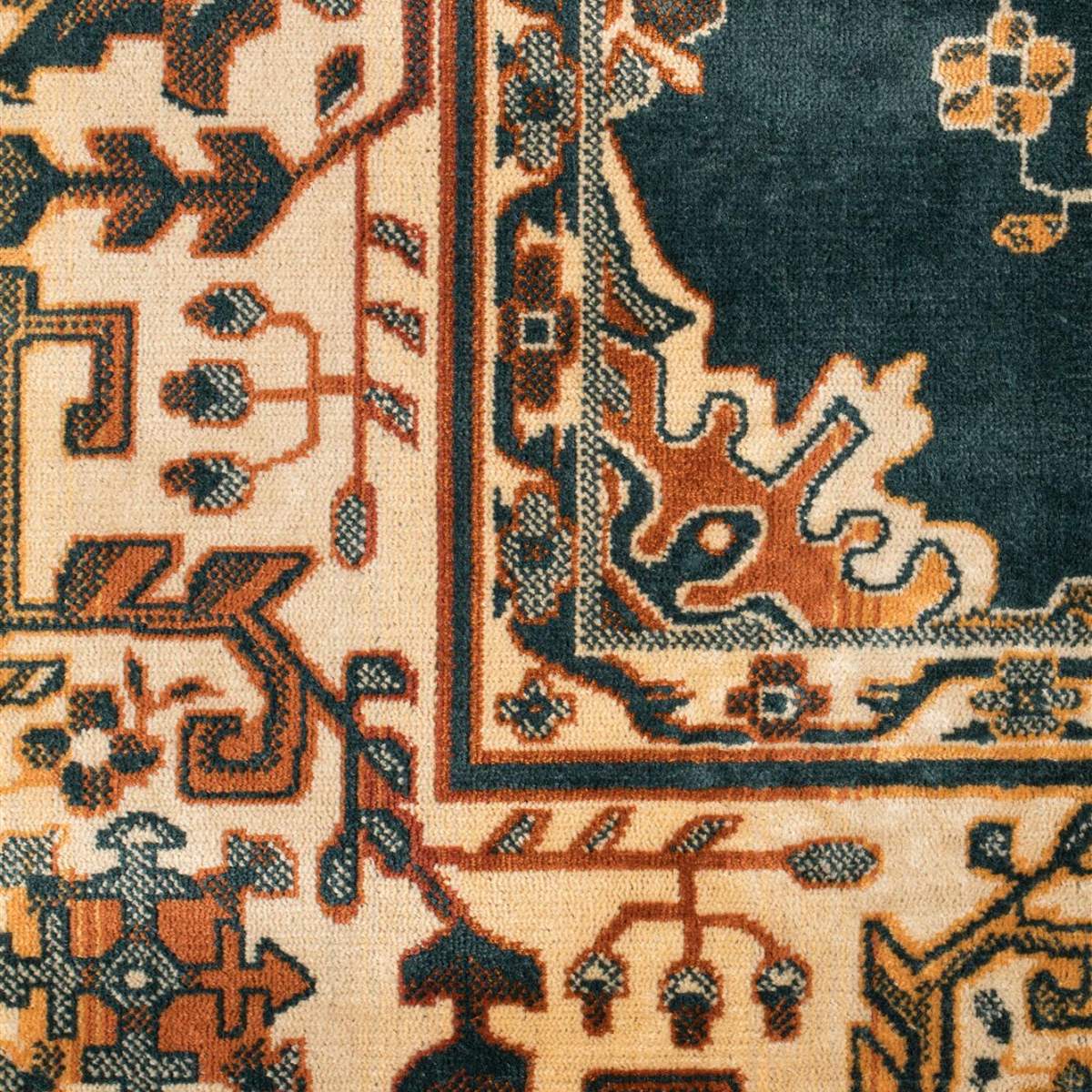 White Label Living Carpet Raz