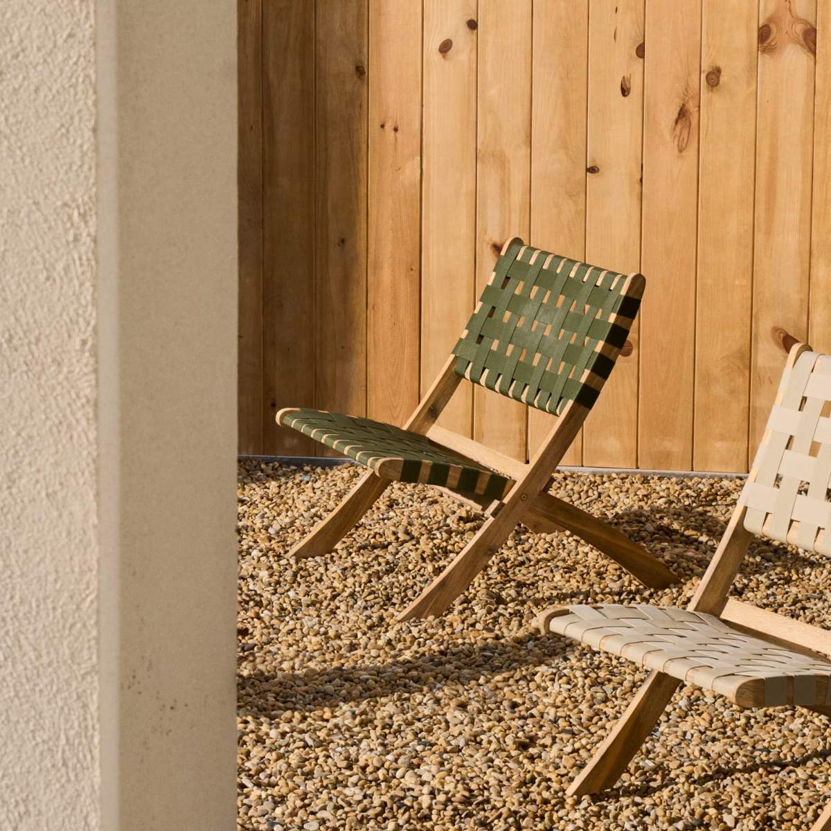 Kave Home FSC 100% green cord and solid acacia wood Chabeli folding chair