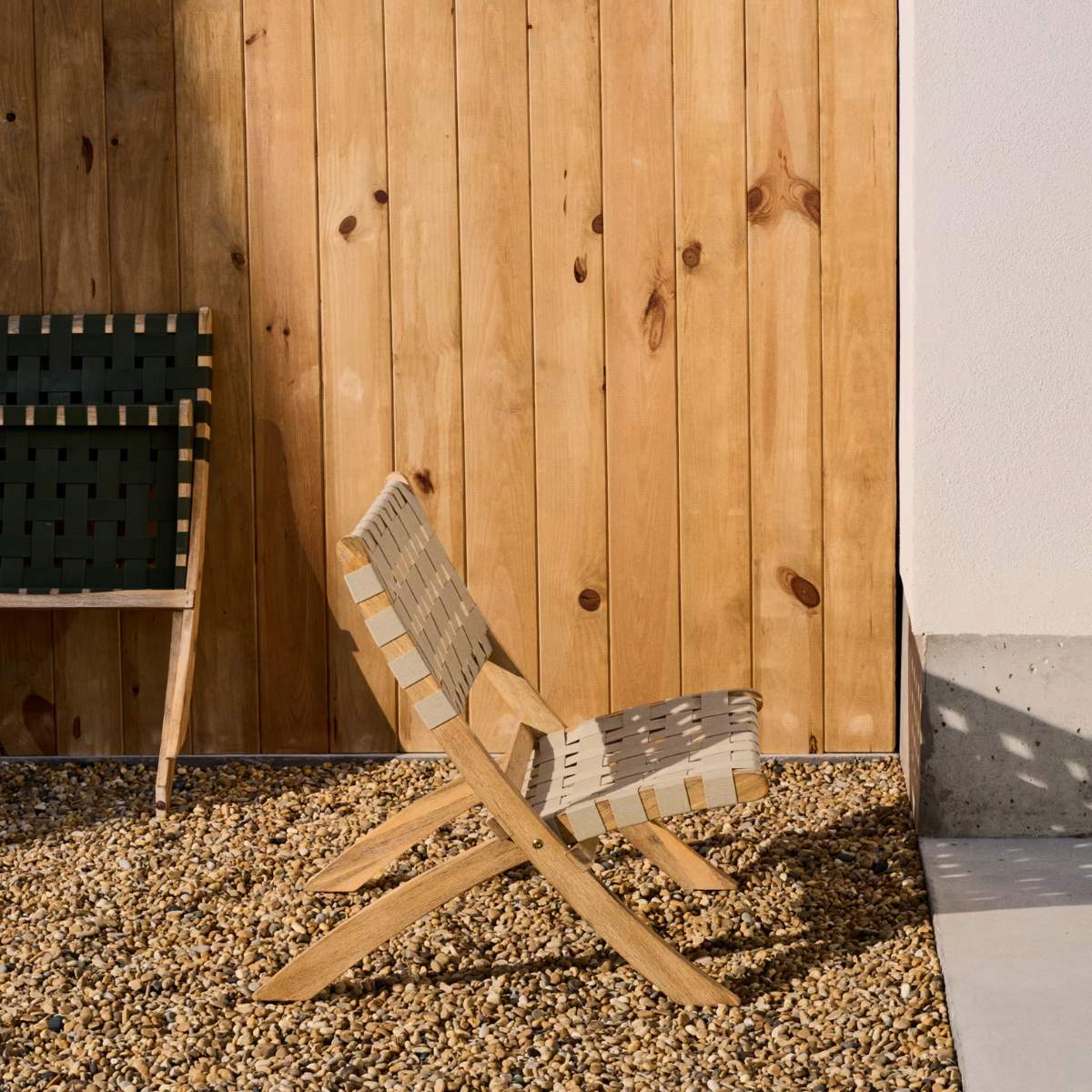 Kave Home FSC 100% green cord and solid acacia wood Chabeli folding chair