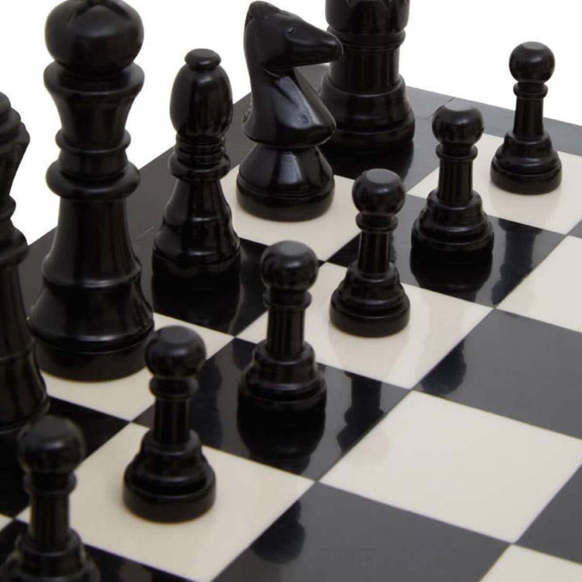 Beaumonde Home Churchill Games Black and White Chess Set