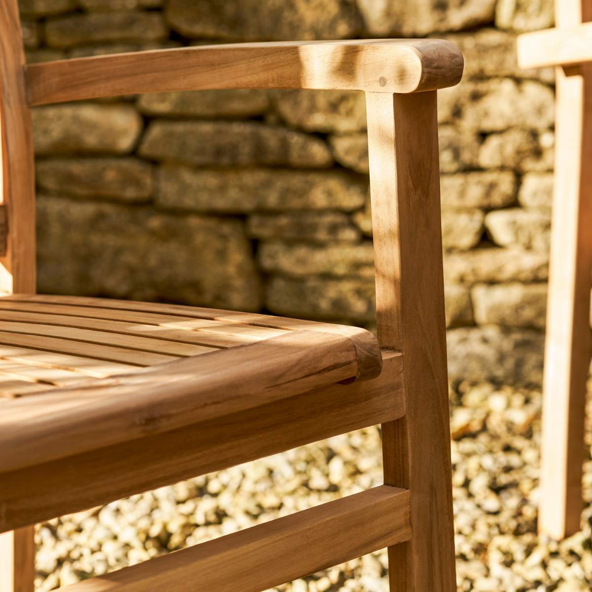 Garden Trading Churn Teak Round Table 100cm & 4 Henley Stacking Armchairs
