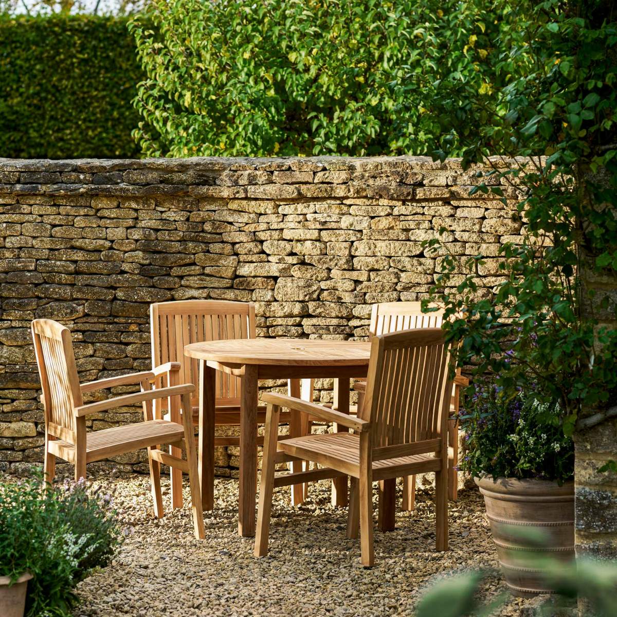 Garden Trading Churn Teak Round Table 100cm & 4 Henley Stacking Armchairs