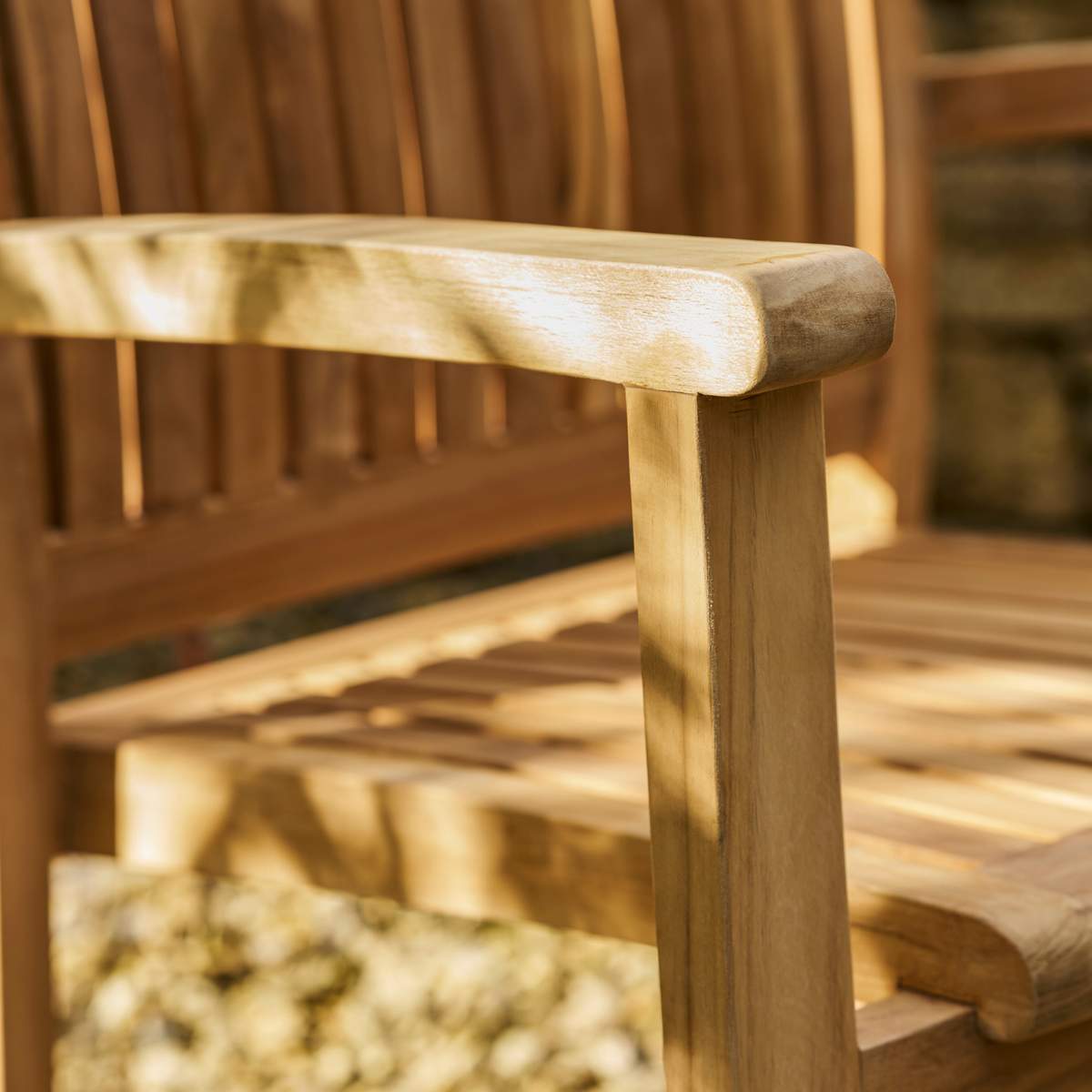 Garden Trading Churn Teak Round Table 100cm & 4 Henley Stacking Armchairs