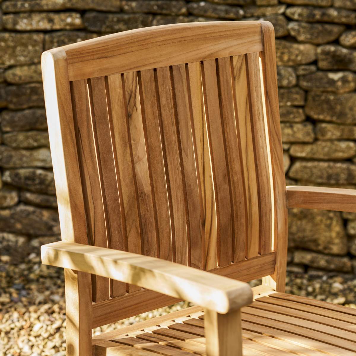 Garden Trading Churn Teak Round Table 100cm & 4 Henley Stacking Armchairs