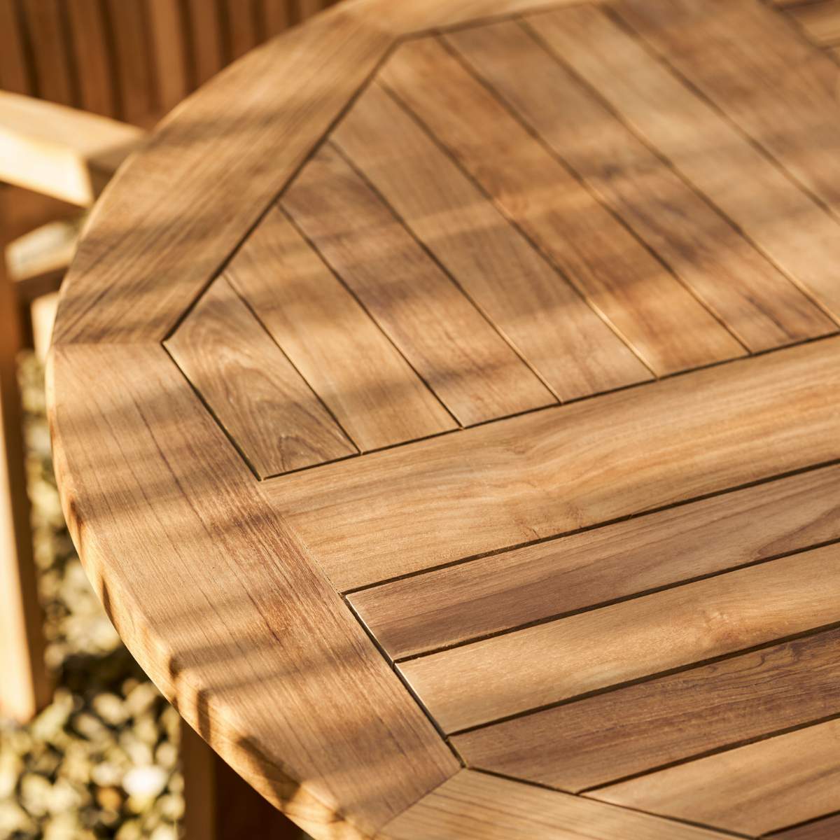 Garden Trading Churn Teak Round Table 100cm & 4 Henley Stacking Armchairs