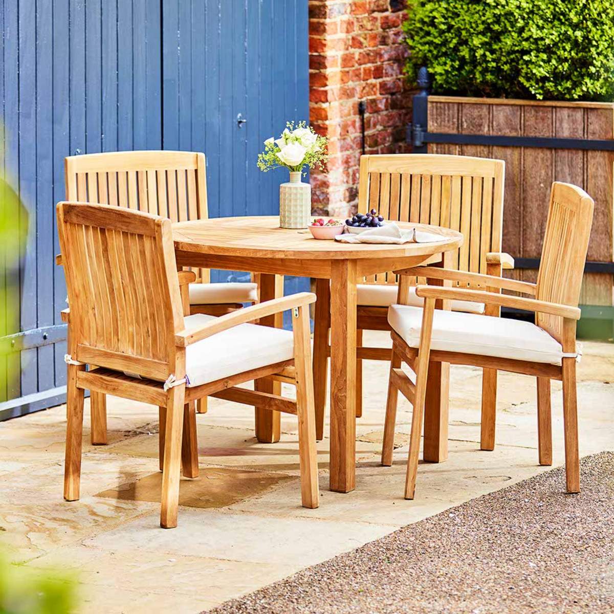 Garden Trading Churn Teak Round Table 120cm & 4 Henley Stacking Armchairs