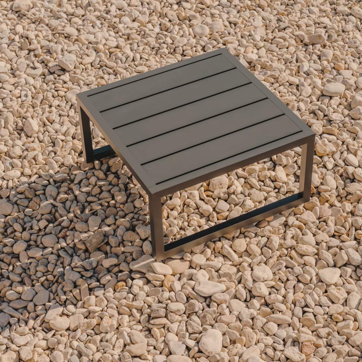 Kave Home Comova 100% outdoor side table made from green aluminium, 60 x 60 cm