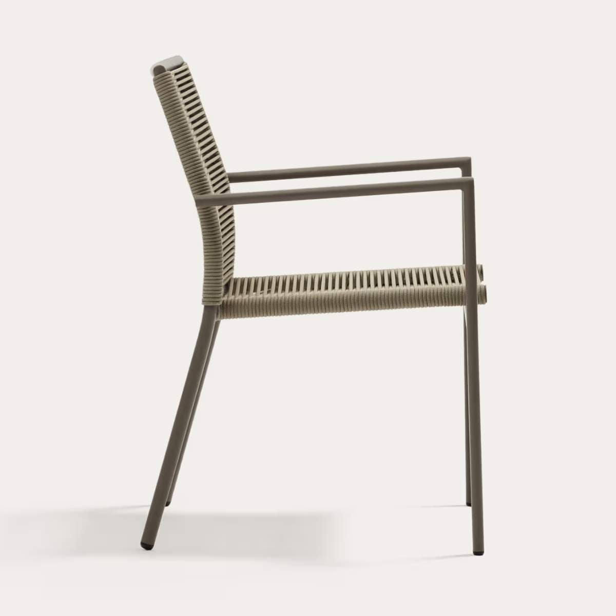 Kave Home Culip stackable outdoor chair in aluminium and cord in brown