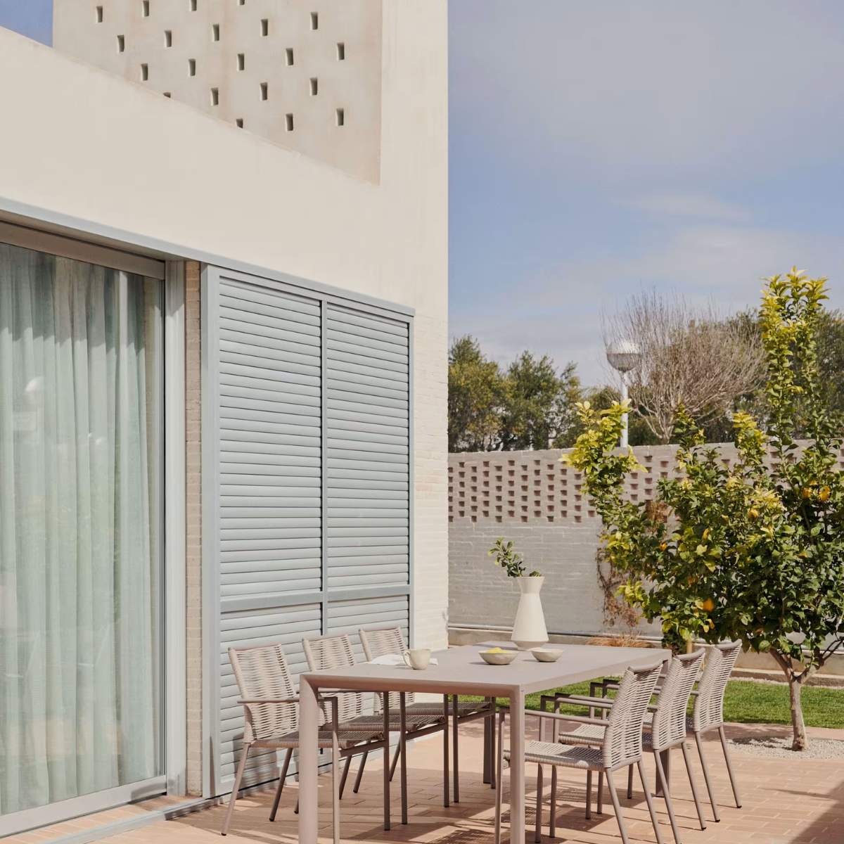 Kave Home Culip stackable outdoor chair in aluminium and cord in brown