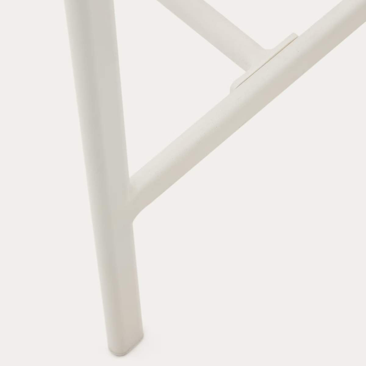 Kave Home Culip outdoor stool made of rope cord and white aluminium, 65 cm