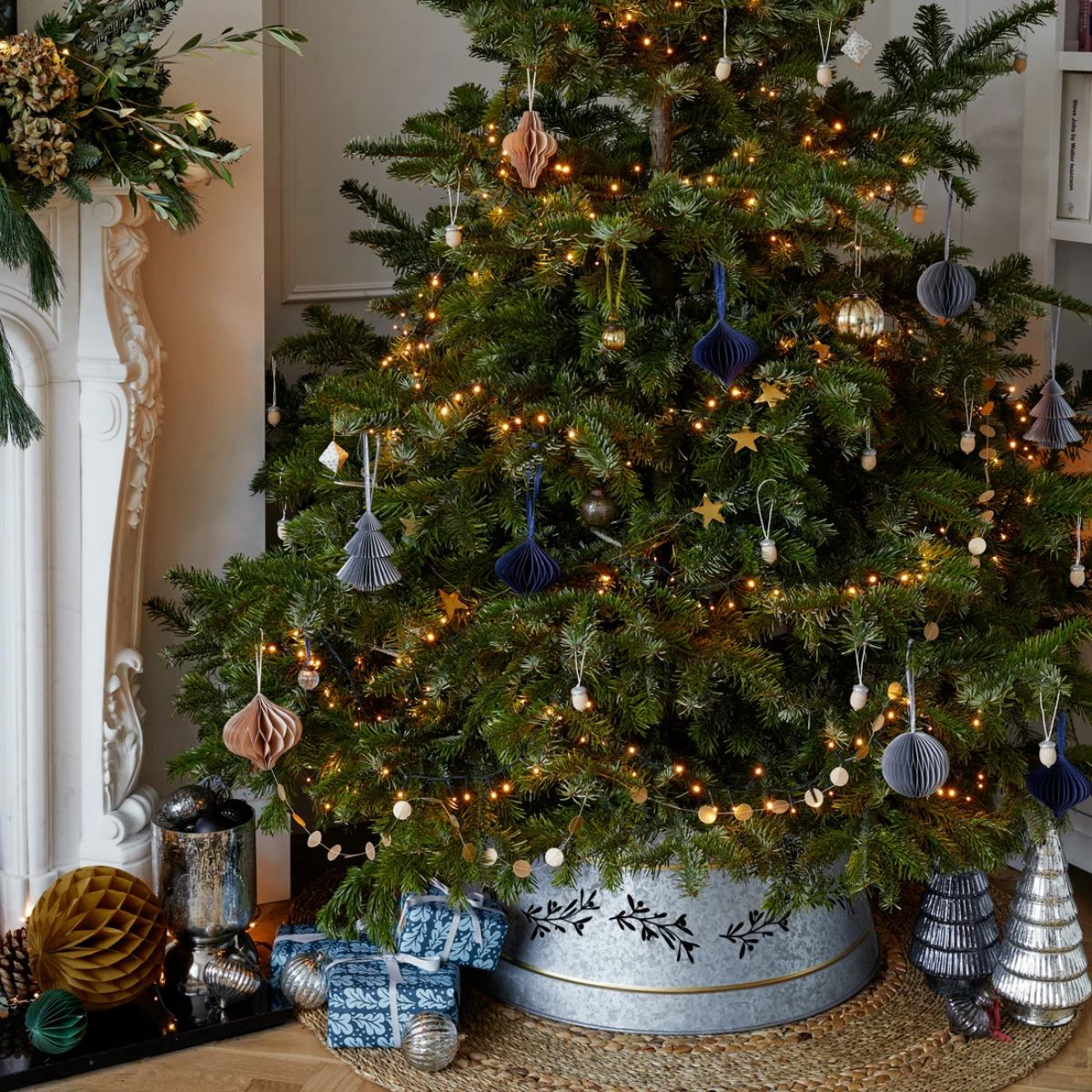 Ivyline Galvanised Cut Out Mistletoe Tree Skirt D67cm H25cm