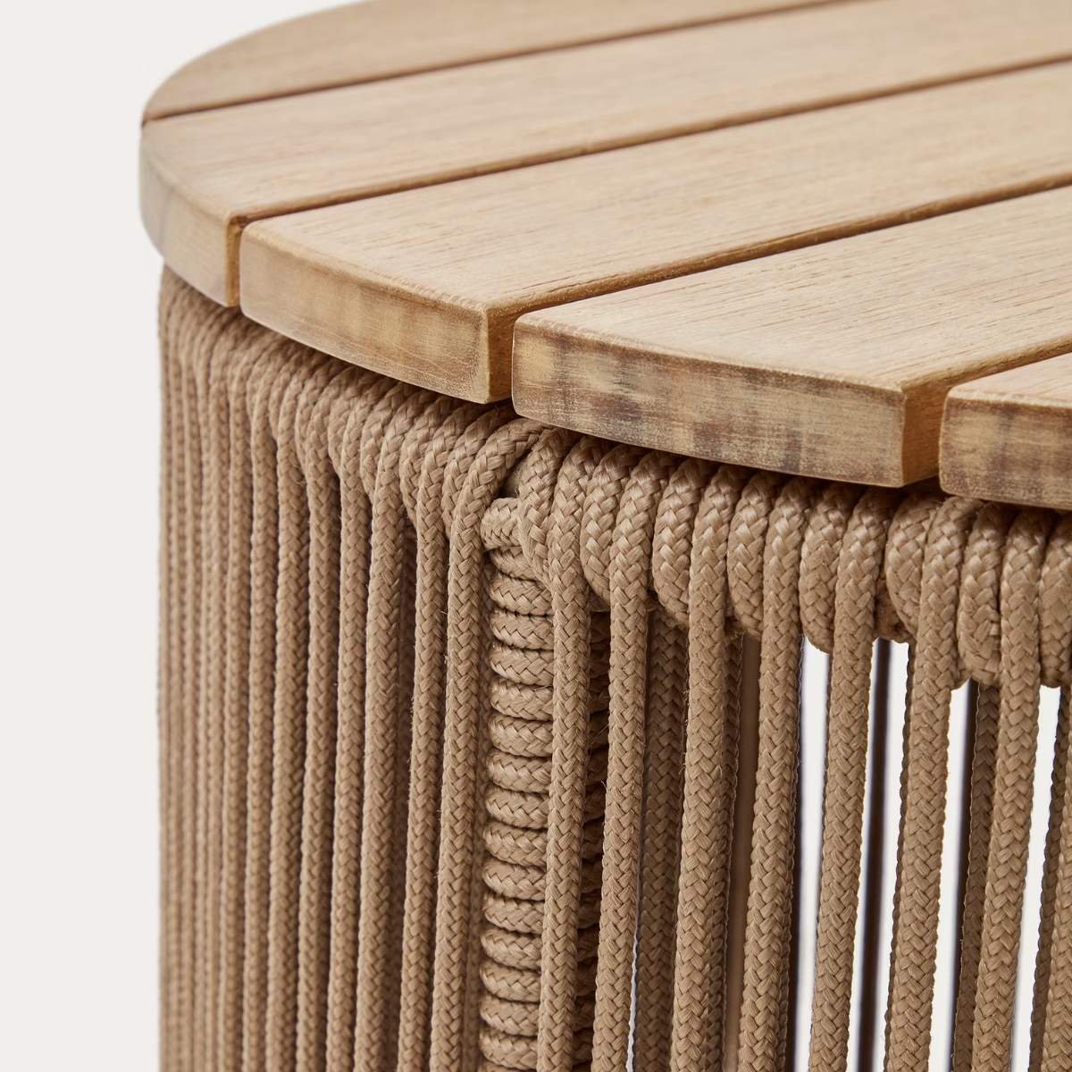 Kave Home Dandara side table in steel, green rope cord and solid acacia wood Ø40cm FSC 100%