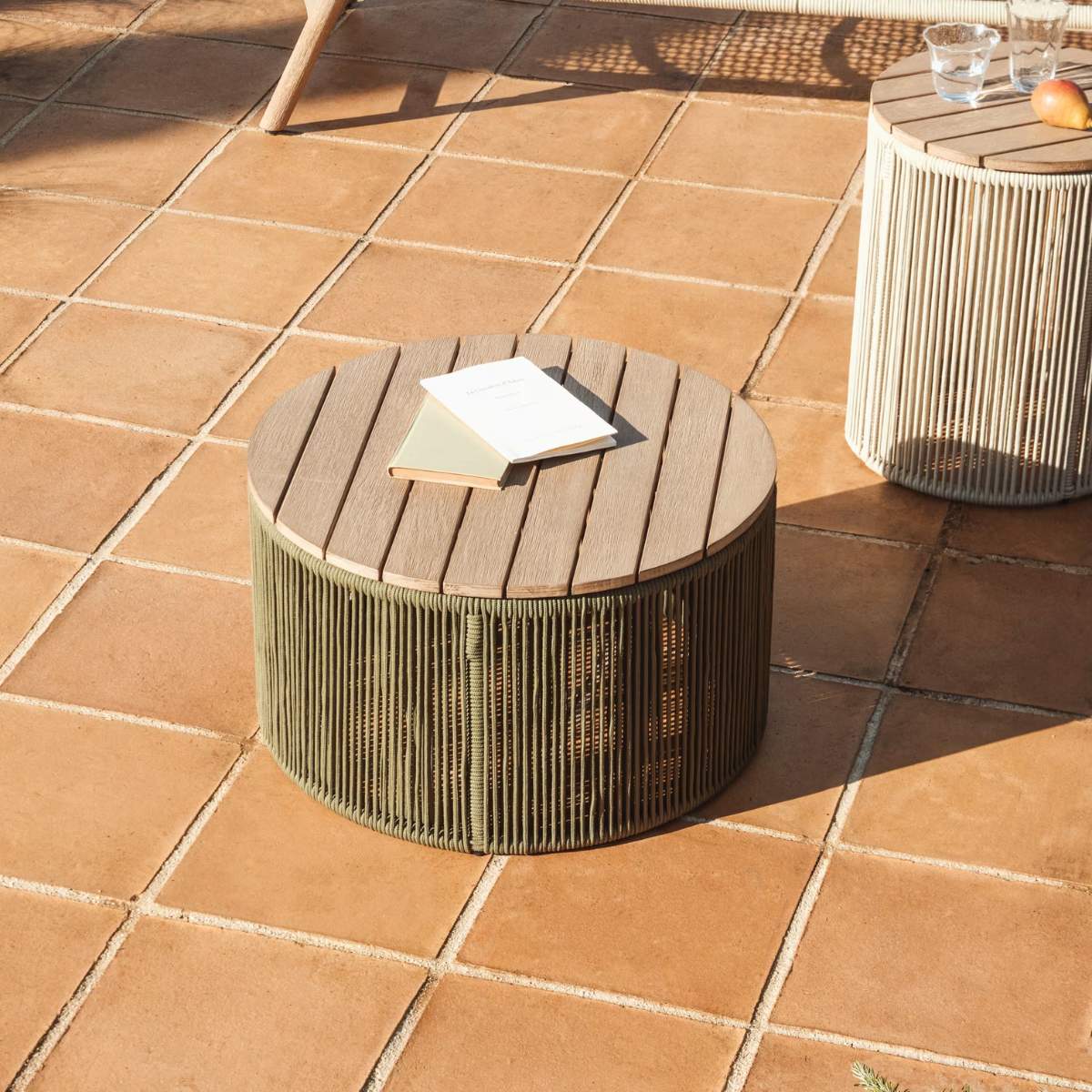 Kave Home Dandara coffee table in steel, green rope cord and solid acacia wood Ø60cm FSC 100%