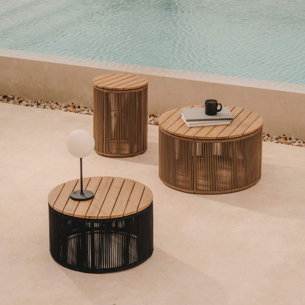 Kave Home Dandara side table in steel, green rope cord and solid acacia wood Ø40cm FSC 100%