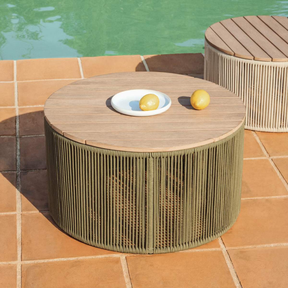 Kave Home Dandara coffee table in steel, green rope cord and solid acacia wood Ø70cm FSC 100%